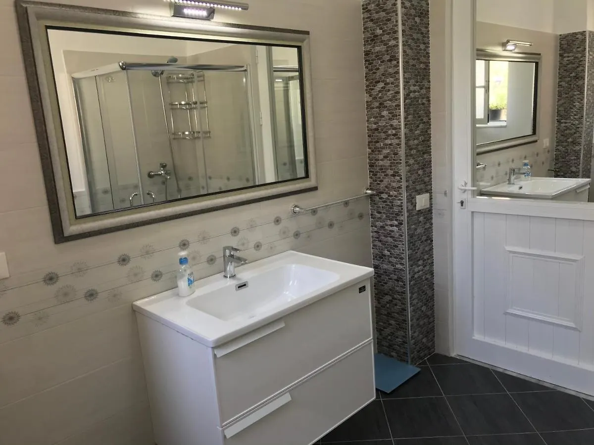 Апартаменты Iljazi'S Apartaments Влёра