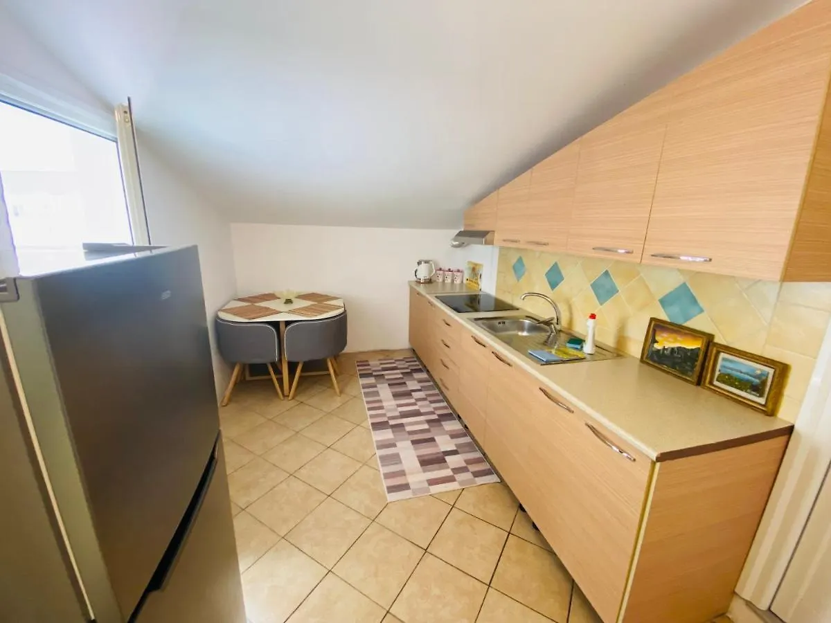 Iljazi'S Apartaments Vlorë 0*,