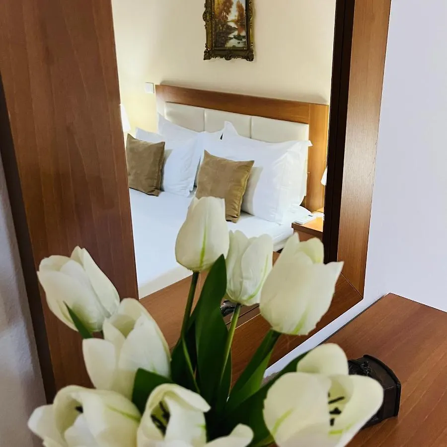 Iljazi'S Apartaments Влёра Апартаменты