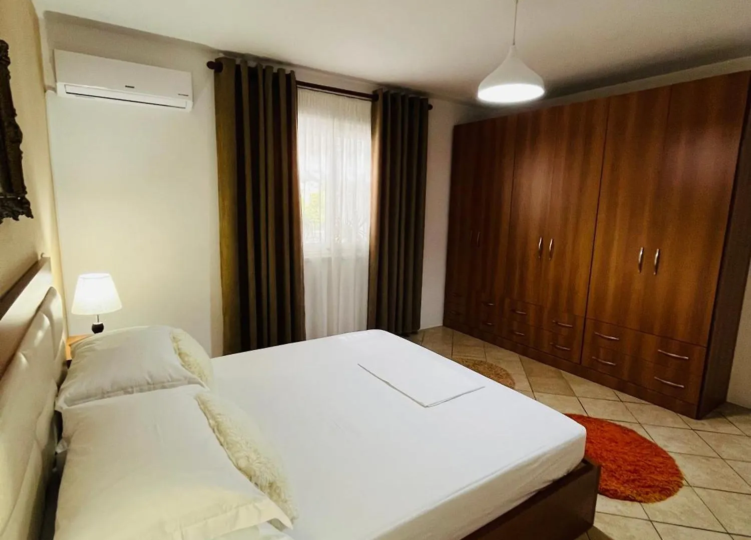 Iljazi'S Apartaments Vlorë 公寓