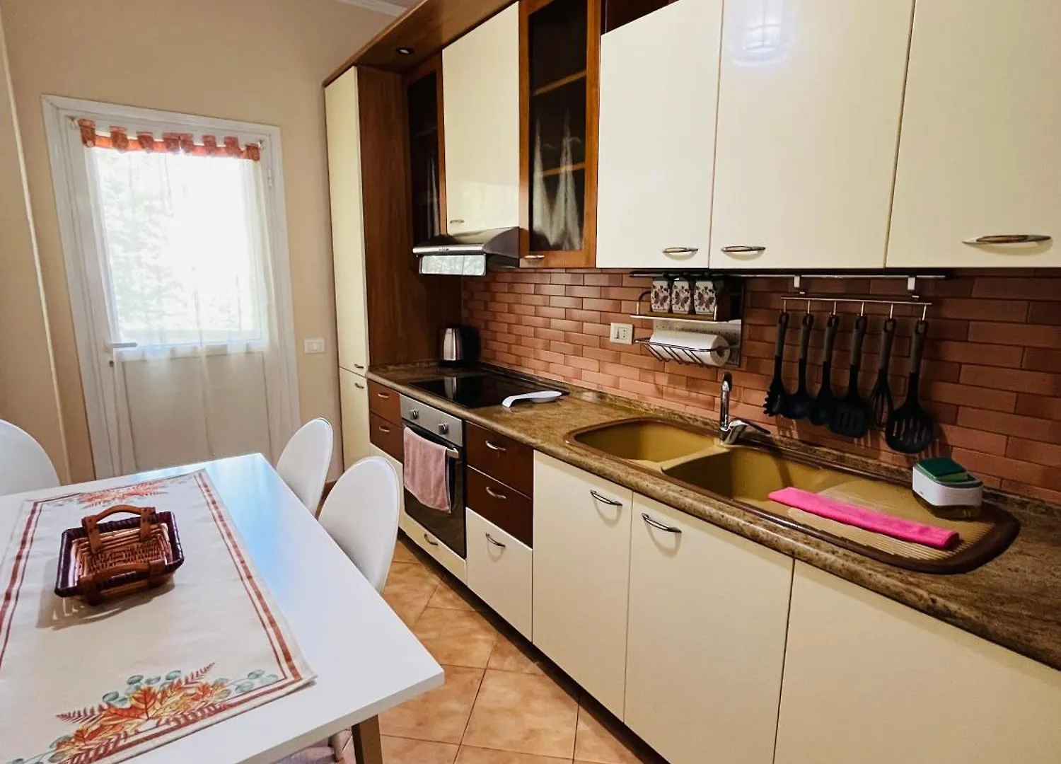 Iljazi'S Apartaments Vlorë 0*,  阿尔巴尼亚